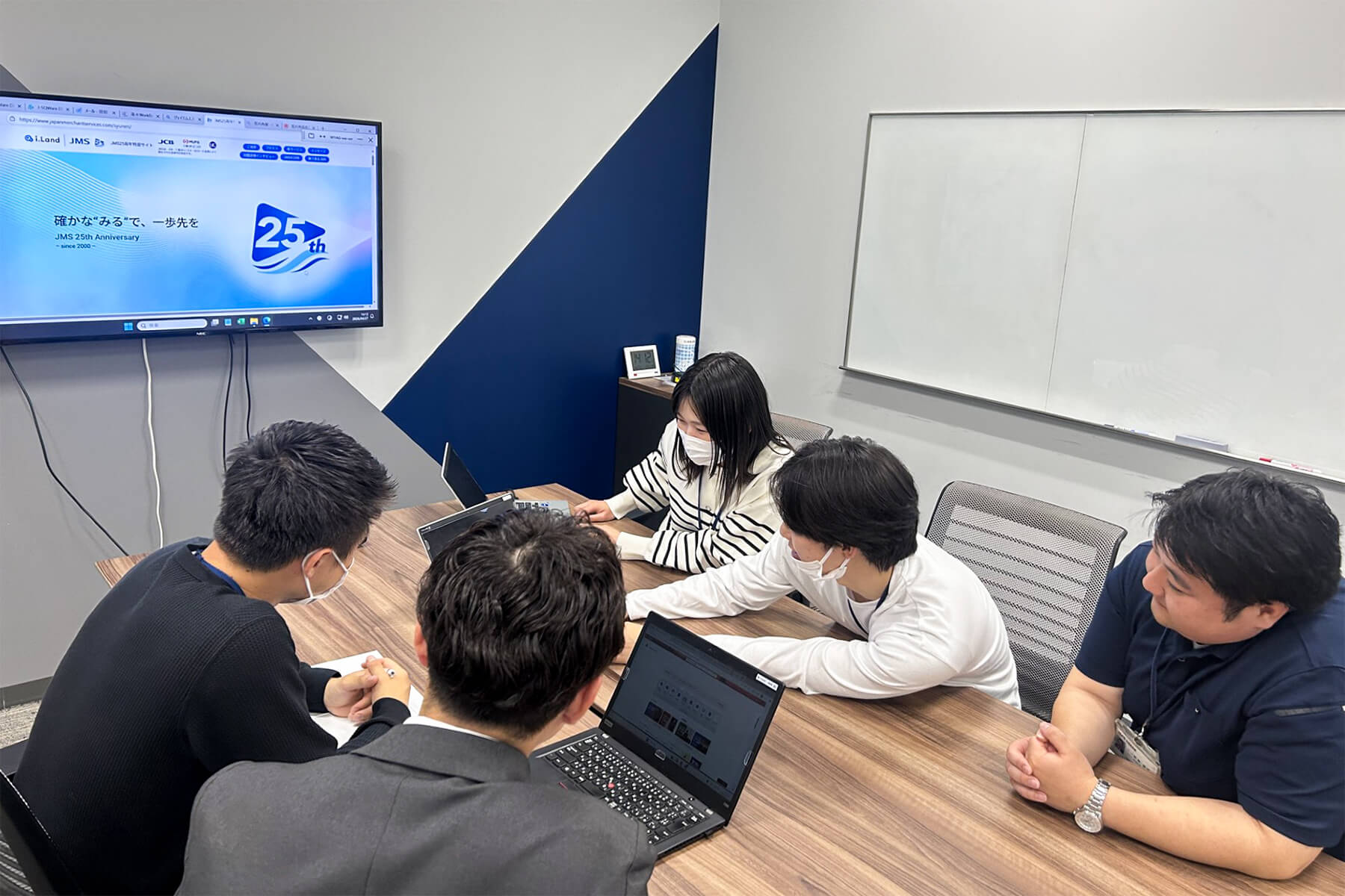 事務局メンバーでの打ち合わせ風景
