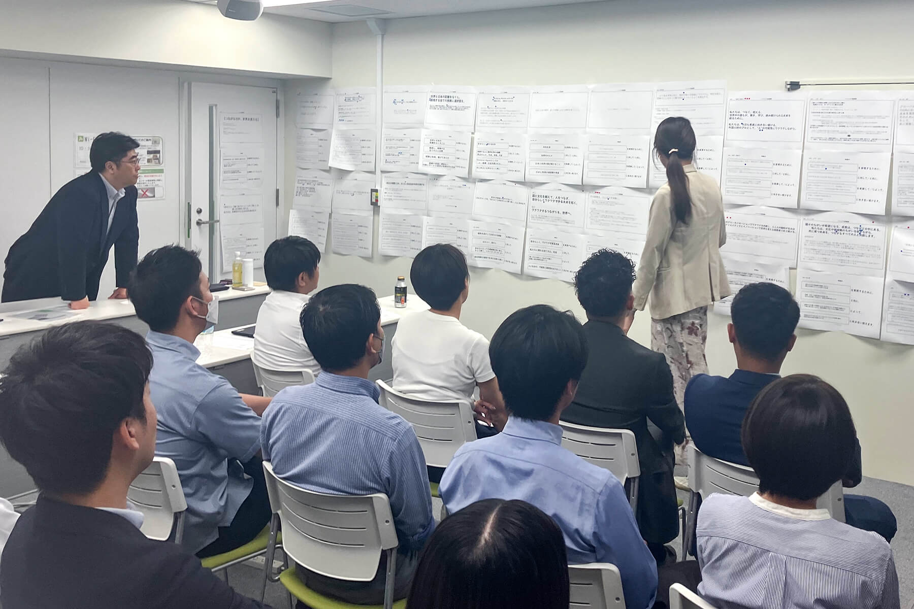 各自パーパス案を出し合い全体で議論